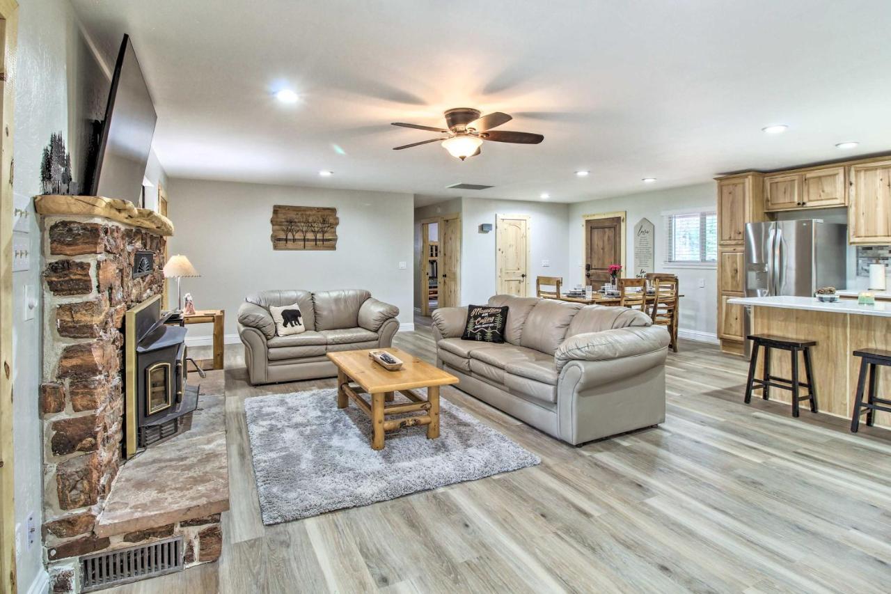 Pinetop Creekside Cabin Secret Game Room! Екстер'єр фото